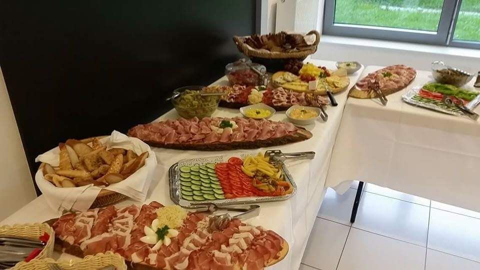Rustikales Buffet 