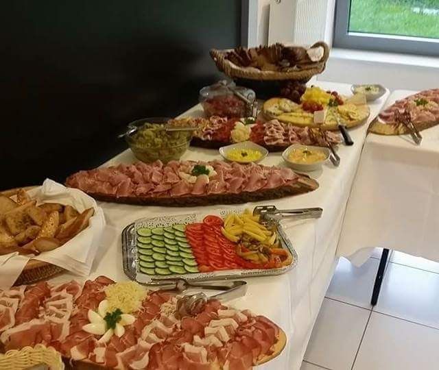 Rustikales Buffet 