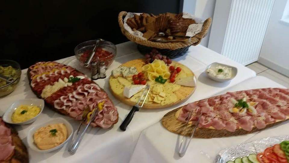 Rustikales Buffet 