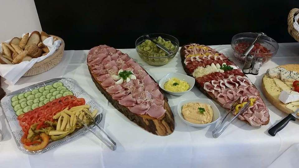 Rustikales Buffet 