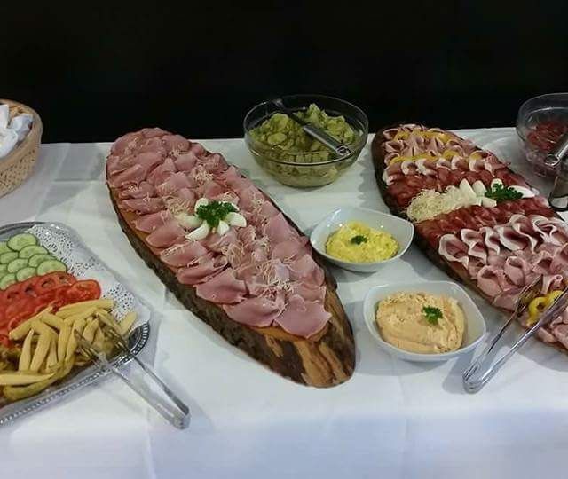 Rustikales Buffet 