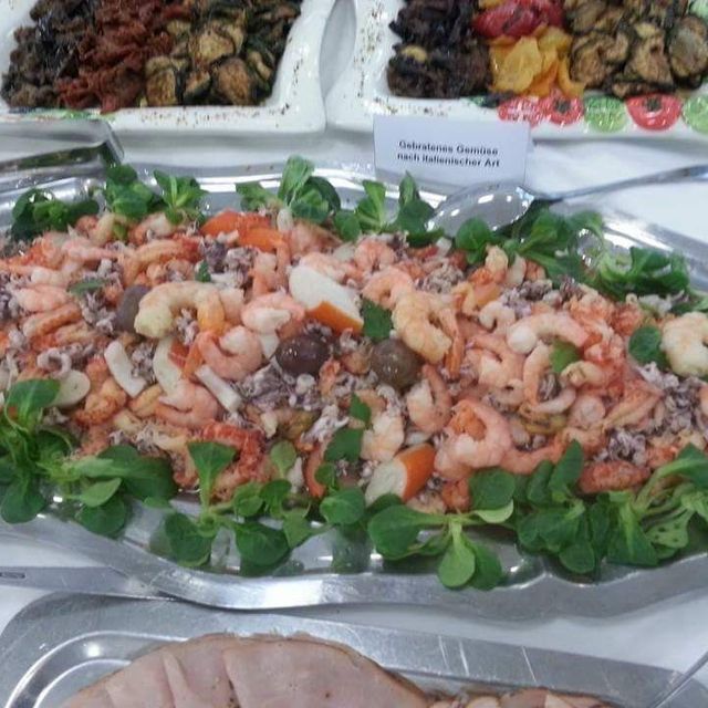 Exklusiver Meeresfrüchte Salat mit Garnelen 
