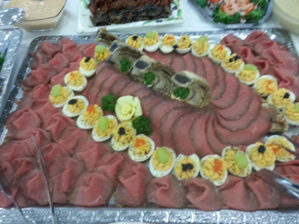 Exklusive Roastbeefplatte mit gefüllten Kräutereiern 