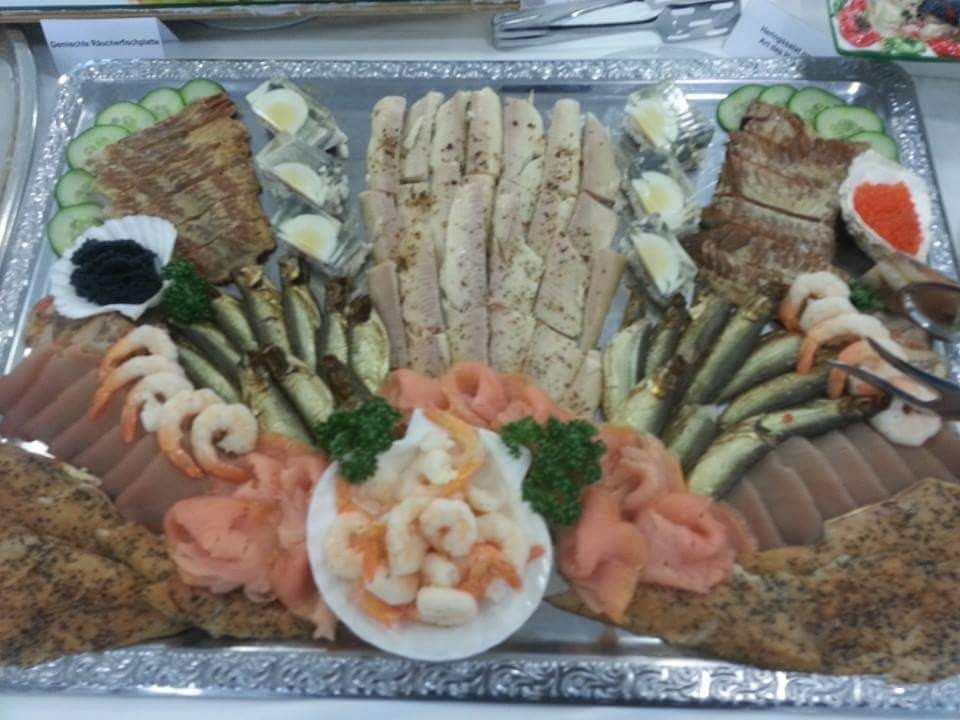 Exklusive Räucherfisch Platte mit Garnelen 