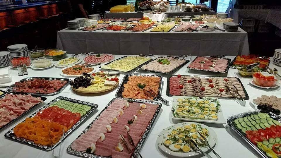 Catering mit kalten Aufschnitt Platten 