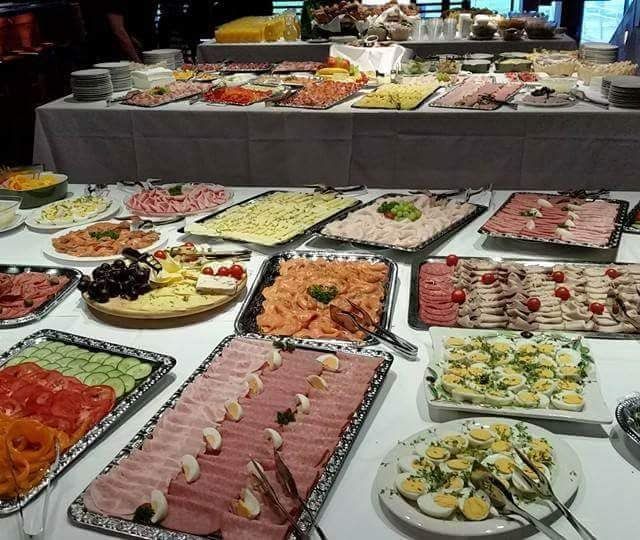 Catering mit kalten Aufschnitt Platten 