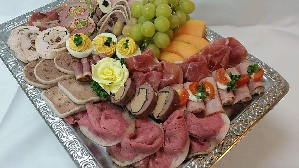 Exklusive Aufschnittplatte und gefüllten Reh Medallion, Roastbeef und Pasteten 