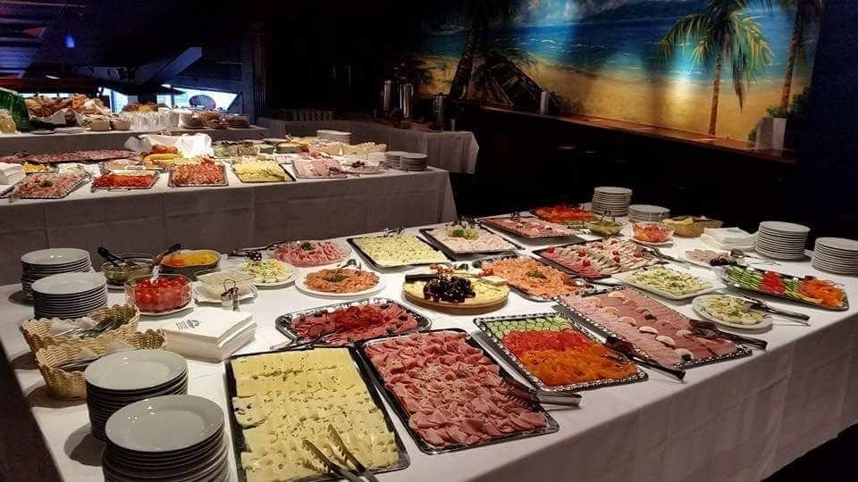 Catering mit kalten Aufschnitt Platten 