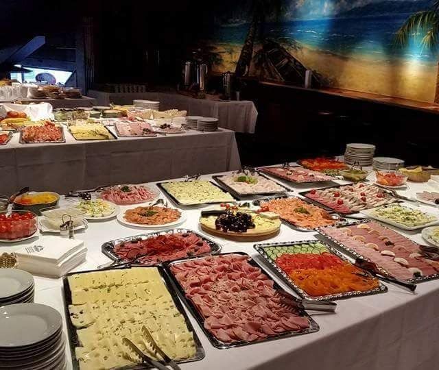 Catering mit kalten Aufschnitt Platten 