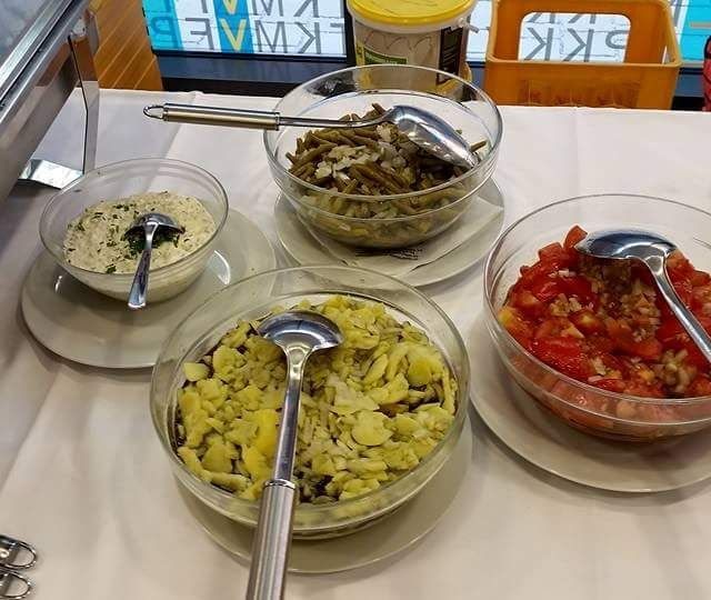 Rustikales Buffet mit Salatauswahl 