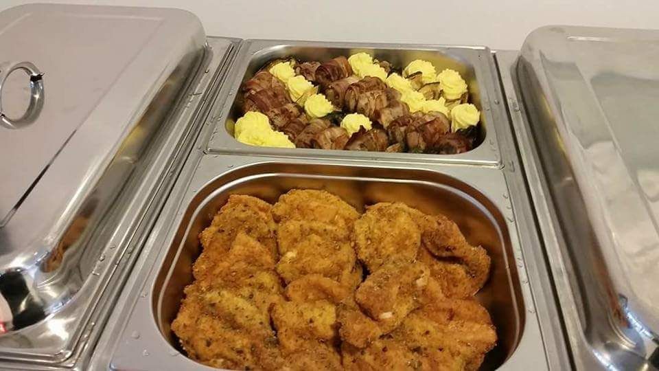 Warmes Buffet mit Filetschnitzerl vom Schwein und Medaillons im Speck Mantel sowie Creme Polenter 