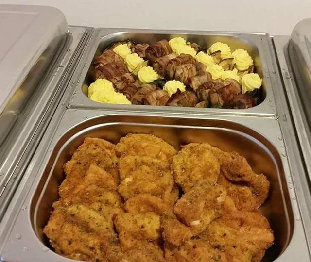 Warmes Buffet mit Filetschnitzerl vom Schwein und Medaillons im Speck Mantel sowie Creme Polenter 